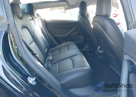 2019 Tesla Model 3 Long Range/Mid Range/Standard Range/Standard Range Plus z USA, uszkodzony, nr VIN 5YJ3E1EA2KF305543